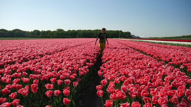 Gioia in mezzo ai fiori