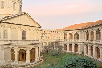 Fototapeta premium Urbex Abbandonato Ospedale di Garbagnate Giardino