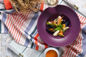 суп из морепродуктов с белым вином © lenakorzh