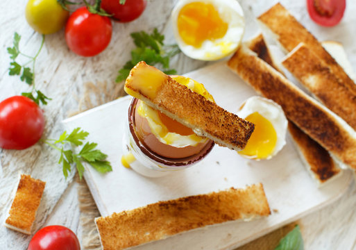  Soft-boiled egg with toasts