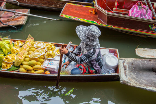 Damnoen Saduak Floating Market near Bangkok in Thailand