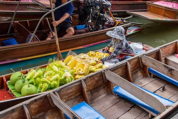  Damnoen Saduak Floating Market near Bangkok in Thailand © Southtownboy Studio