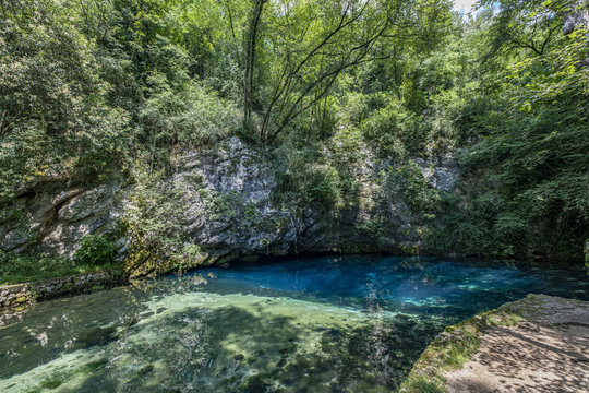 La sorgente del Gorgazzo di Polcenigo ed i suoi meravigliosi colori cangianti