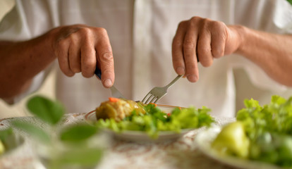Obraz na płótnie Canvas Cropped image of senior man eating