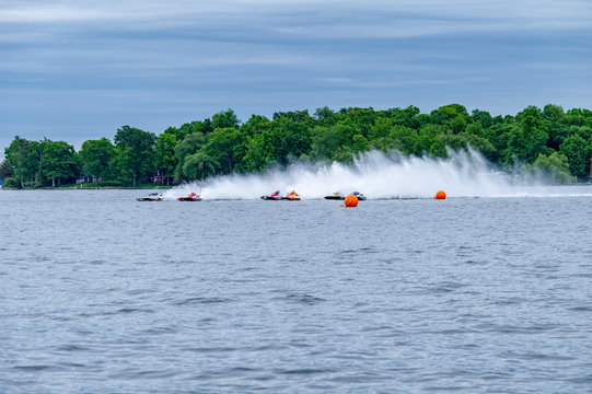 Hydroplane racing