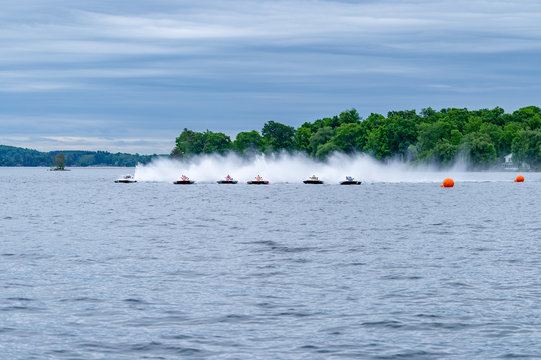 Hydroplane racing