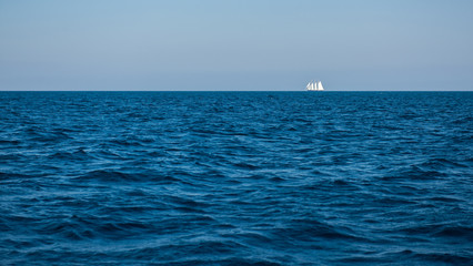 Obraz premium Blue sea with sailboat
