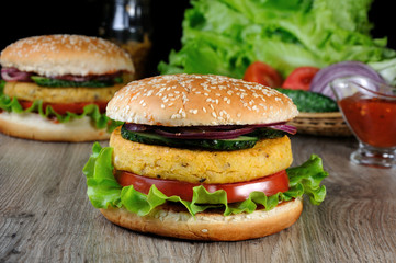 A simple and tasty dish of chickpeas or Nut Burger.