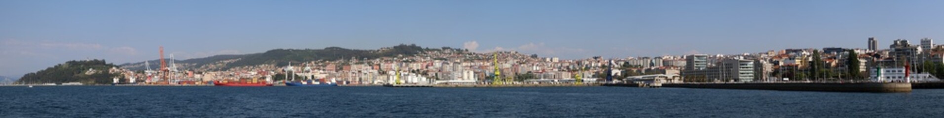 Fototapeta premium panorámica costera de la ciudad de Vigo en Galicia