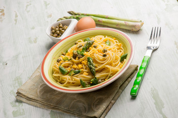 spaghetti with asparagus boiled eggs and capers