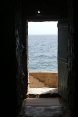 La Porte du non retour dans la Maison des Esclaves, sur île de Gorée