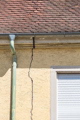 Risse an der Wand