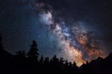 Poster Astrofotografie van de Melkweg. Silhouet van bergen. Sterren, nevel en sterrenstof bij nachthemellandschap © Ivan Kurmyshov