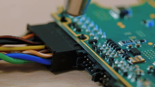 Checking the Stability of Printed Circuit Boards to Static Electricity Discharges