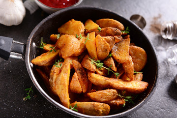 Potato wedges with herbs