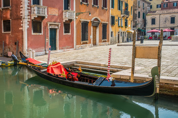 Fototapeta na wymiar Gondola parked at small piazza