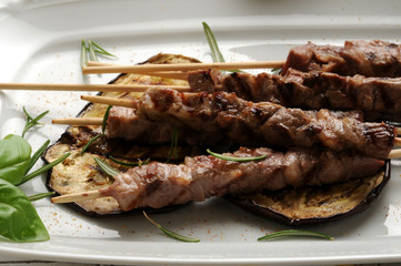 Arrosticini 아로스티치니 Cucina abruzzese Assaditos Gastronomia italiana Abruzzo Street food
