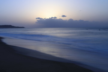Dawn at seashore     開眼の夜明け