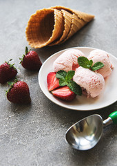 Strawberry ice cream