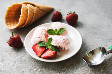 Strawberry ice cream