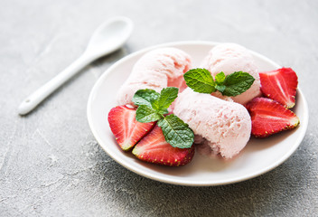Strawberry ice cream