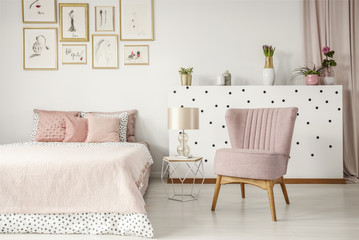 Pink elegant bedroom interior - obrazy, fototapety, plakaty