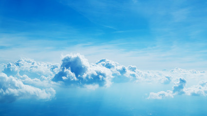 Naklejka premium Ponad chmurami. Piękny widok na panoramę nieba