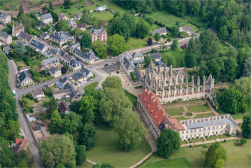 vue aérienne de l'abbaye de Longpont dans l'Aisne en France