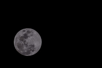 Moon in Night Sky © underworld