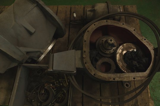 Vessel part for repair on table