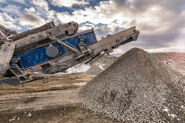 Stone processing and extraction plant to transform into gravel