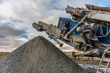 Obraz premium Stone processing and extraction plant to transform into gravel