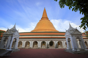 Fototapeta premium Phra Pathommachedi or Phra Pathom Chedi Temple, Thailand