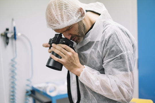 Scientifically using the camera photographed in the lab