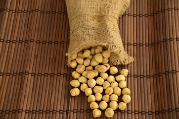 Organik kavrulmuş fındık