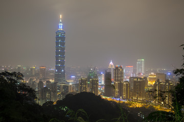 Obraz premium The Taipei 101 and Taipei city night view