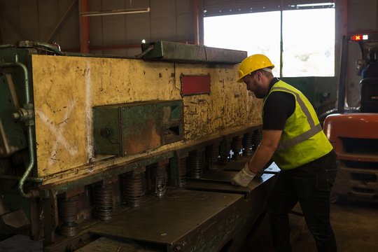 Worker working in the scrapyard