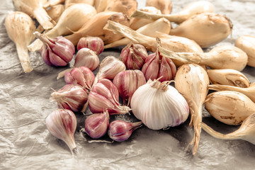 Onions and garlic to land on the tape