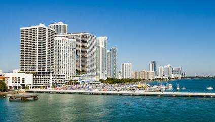 Fototapeta na wymiar Miami Beach with luxury apartments and waterway