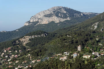 Fototapeta na wymiar Le Revest village in mountains of Toulon city