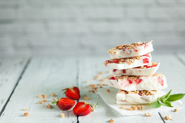 Healthy frozen yogurt barks with strawberry and granola