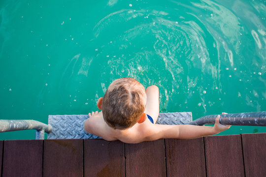 Wasser, Schwimmen, Mutprobe