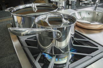 Stainless Steel Kitchenware These utensils are used in commercial and high end kitchens High heat cooking pot
