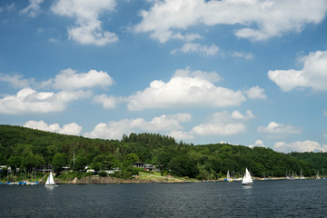 Obraz premium Lake trip in Rurberg, Simmerath, North Rhine Westphalia, in the Eifel National Park in Germany
