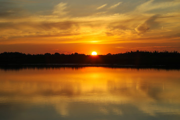 Fototapeta na wymiar Beautiful sunset with clouds on the Volga river