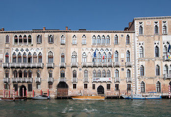 Naklejka premium Ein schöner Palazzo in Venedig vom Canale Grande aus gesehen