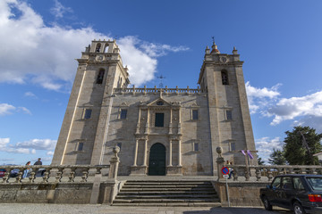 Fototapeta na wymiar vista de la Catedral en el casco histórico de Miranda do Douro, Portugal