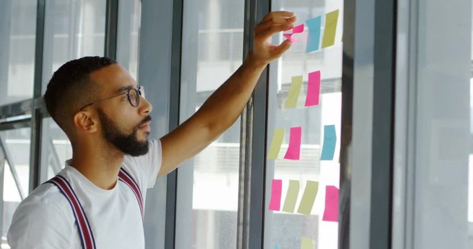 Male architect writing on sticky notes 4k