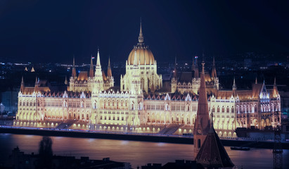 Obraz premium Night view of Parliament of Budapest