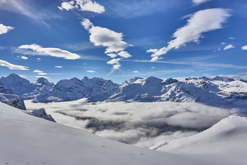 Fototapeta na wymiar horizont in den Schweizer Bergen